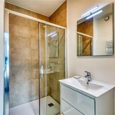 Splendide Au Centre De - Complexe Paradis Express *